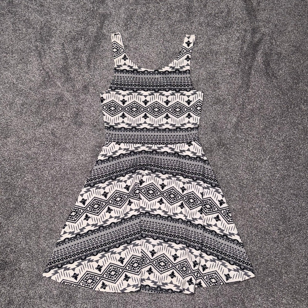 H&M Women's Black & White Geometric Tribal Print Sleeveless Skater Dress - 4